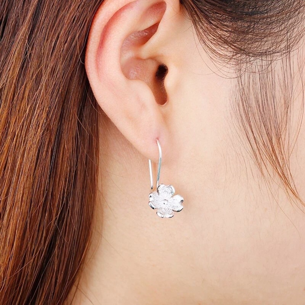 2️⃣2/$50 Sterling Silver Clover flower drop Earrings